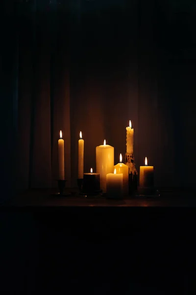 Vertical Closeup Shot Burning Candles Dark Room — Stock Photo, Image