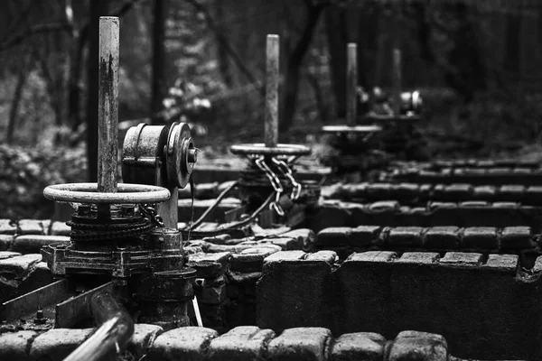 Чорно Білий Безбарвний Знімок Промислової Зони Розмитому Тлі — стокове фото
