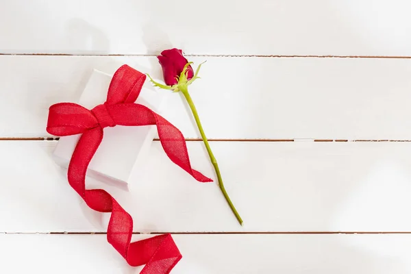 Red Rose Gift Box Bow Valentines Day — Stock Photo, Image