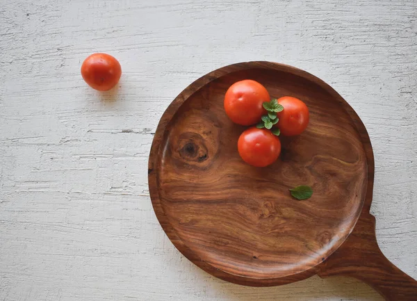 Gros Plan Tomates Fraîches Sur Planche Découper — Photo