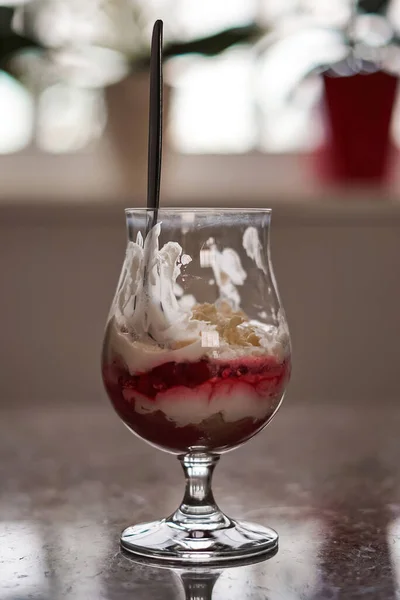 Vertical Shot Delicious Half Empty Dessert Cup Spoon Reflective Surface — Stock Photo, Image