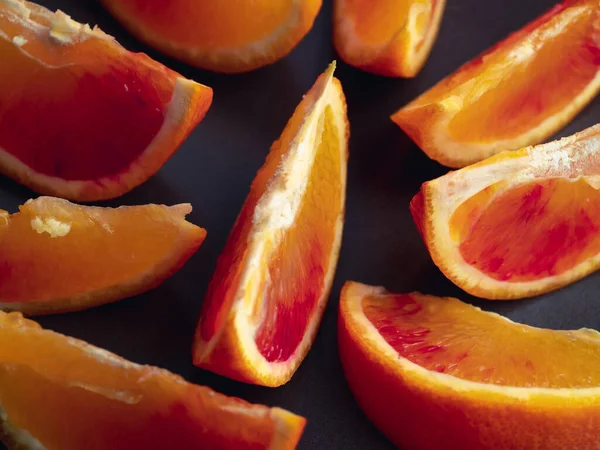 Selective Focus Shot Blood Orange Slices Plate Orange Background — Stock Photo, Image