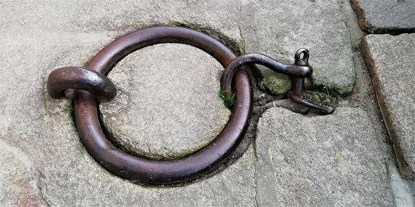 Een Close Shot Van Metalen Ring Voor Ligplaats Boot Bij — Stockfoto