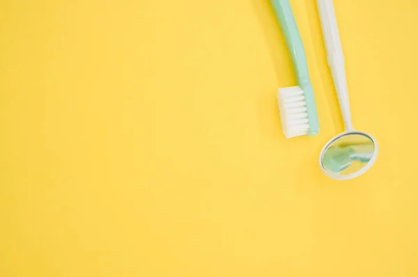 Closeup Toothbrush Dental Mouth Mirror Isolated Yellow Background Copy Space — Stock Photo, Image