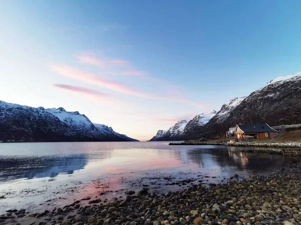 Ein Malerischer Blick Auf Einen Ruhigen Fjordsee Ersfjordbotn Norwegen — Stockfoto