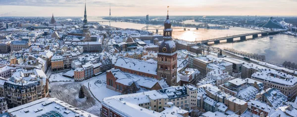 Een Panoramisch Shot Van Riga Stad Met Daugava Rivier Het — Stockfoto