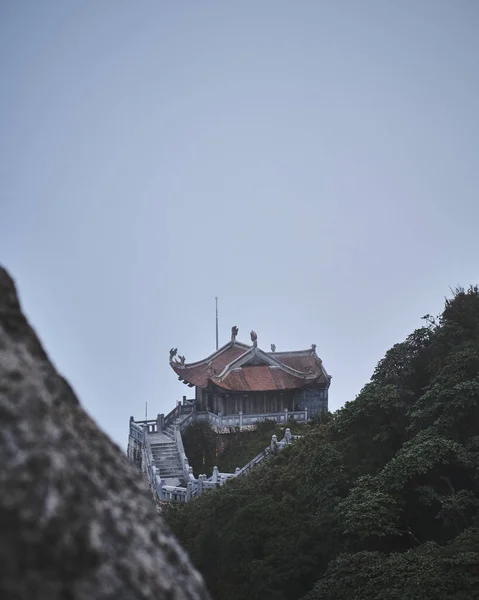 Vietnam Listopada 2019 Świątynia Zbudowana Skraju Góry Fansipan Najwyższy Szczyt — Zdjęcie stockowe