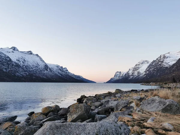 Una Vista Panorámica Del Ersfjordbotn Noruega Bajo Hermoso Fondo Cielo — Foto de Stock