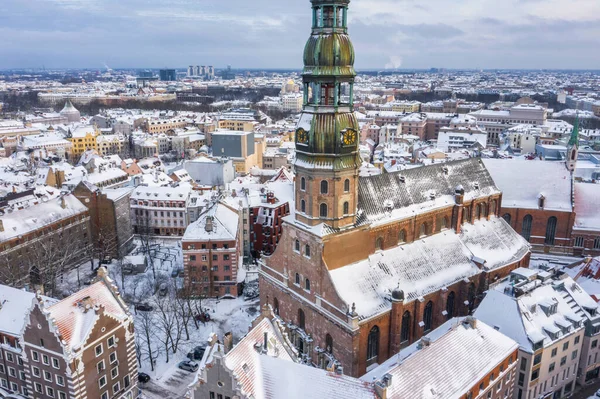 Una Vista Aérea Iglesia San Pedro Ciudad Vieja Riga Atardecer — Foto de Stock