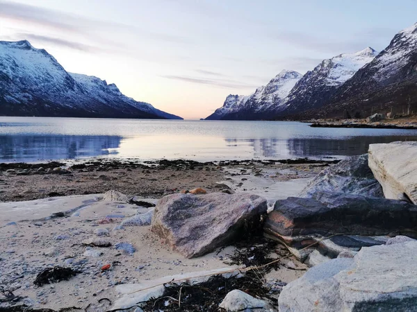 Una Vista Panorámica Lago Fiordos Ersfjordbotn Noruega Con Fondo Montaña — Foto de Stock