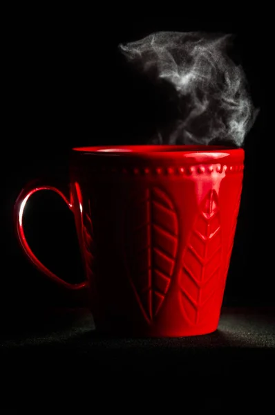 Egy Függőleges Felvétel Forró Italról Egy Piros Pohárban — Stock Fotó