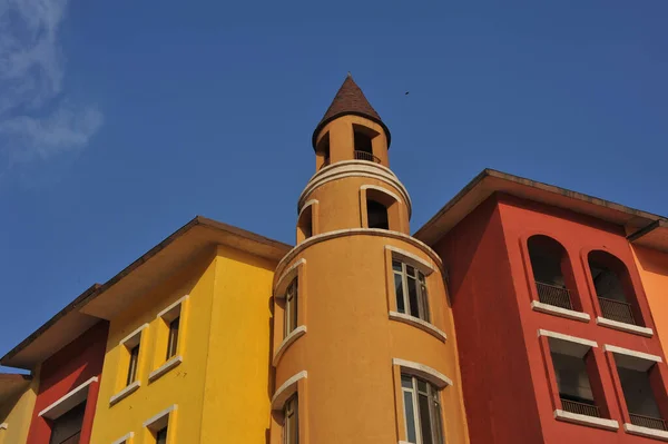 Una Foto Bajo Ángulo Edificios Coloridos Lavasa India — Foto de Stock