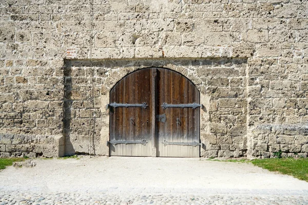 Eine Nahaufnahme Der Alten Holztür Und Der Steinernen Mauer — Stockfoto