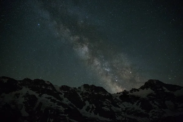 Cielo Estrellado Único Los Paisajes Nevados Por Noche Perfecto Para —  Fotos de Stock