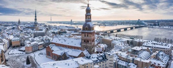 Panoramiczne Ujęcie Miasta Rygi Daugava Rzeką Śródmieściem Piękny Wczesny Zimowy — Zdjęcie stockowe