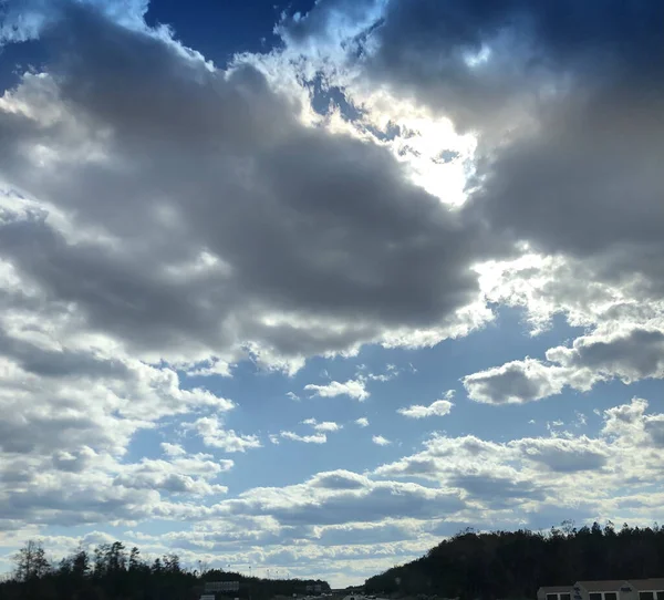 Tiro Ângulo Baixo Céu Nublado Celestial Capturado Durante Dia — Fotografia de Stock