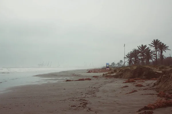 Uma Praia Inundada Tempo Tempestuoso — Fotografia de Stock