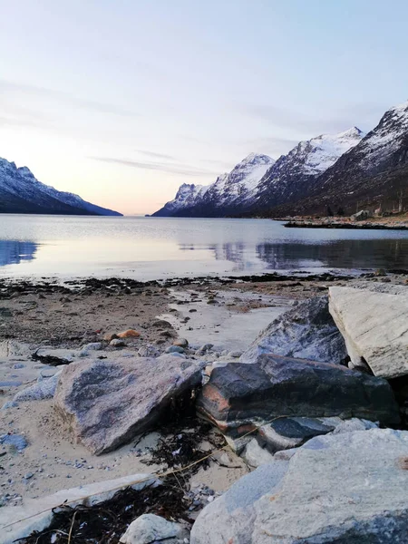 Ein Malerischer Blick Auf Einen Ruhigen Fjordsee Ersfjordbotn Norwegen — Stockfoto