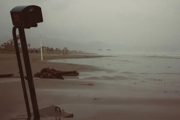 Uma Praia Inundada Tempo Tempestuoso — Fotografia de Stock