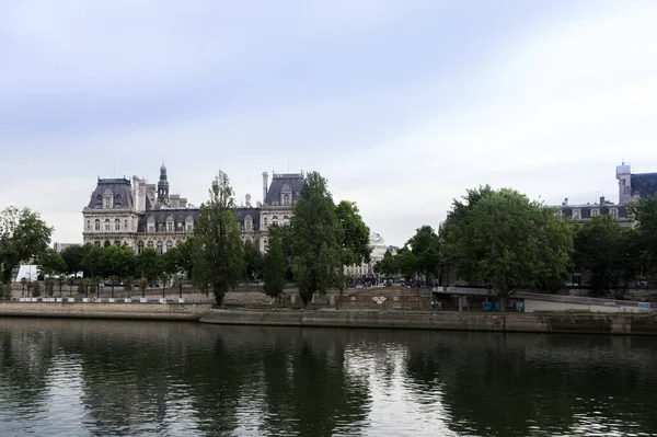 Paris France Haziran 2019 Önünde Seine Nehri Arkasında Gökyüzü Olan — Stok fotoğraf