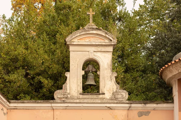 Torre Iglesia Católica Con Una Pequeña Campana Caserta Italia —  Fotos de Stock