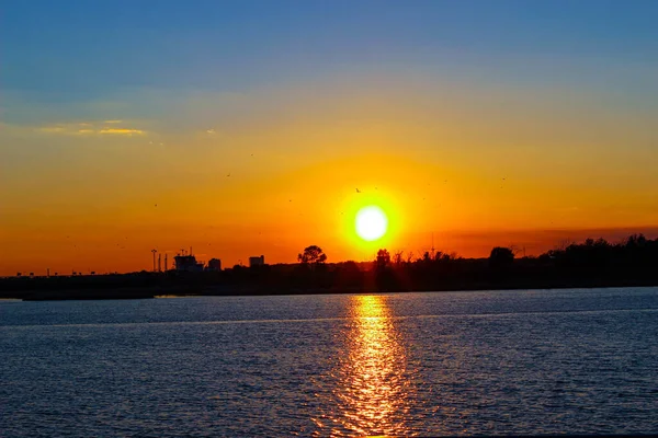 Ein Schöner Heller Sonnenuntergang Über Dem Wat — Stockfoto