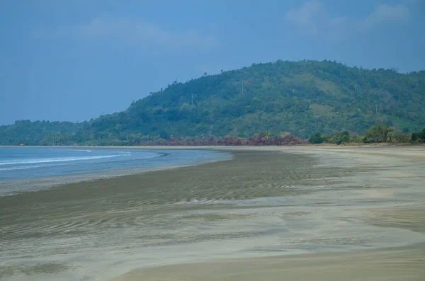 Piękna Plaża Bez Nikogo Pobliżu Dawei Myanmar — Zdjęcie stockowe