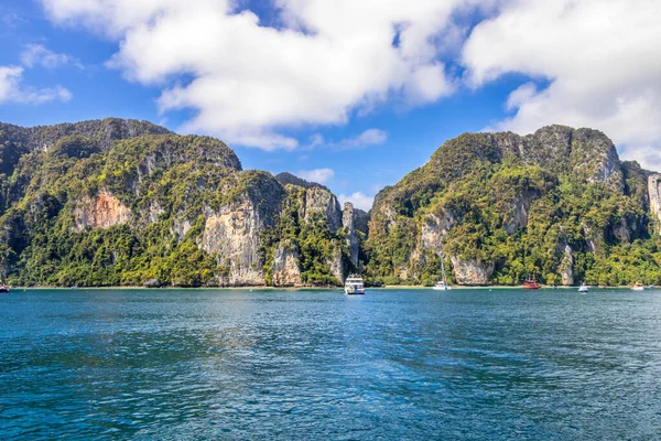 Γαλάζια Θάλασσα Και Όμορφη Ακτή Της Κραμπί Στην Ταϊλάνδη — Φωτογραφία Αρχείου