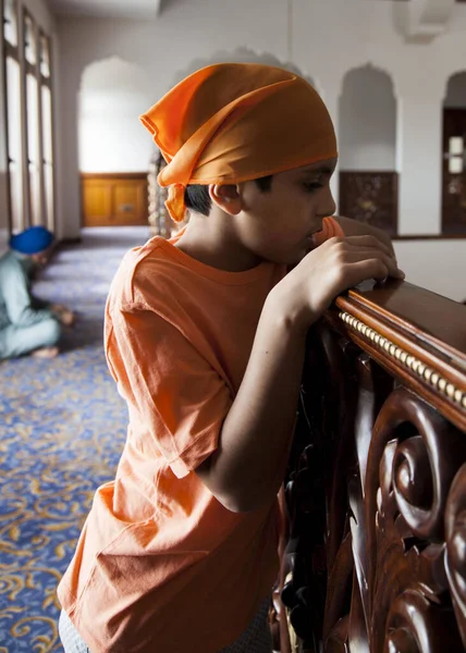 Gravesend Verenigd Koninkrijk Mrt 2015 Jonge Sikh Jongen Sikh Tempel — Stockfoto