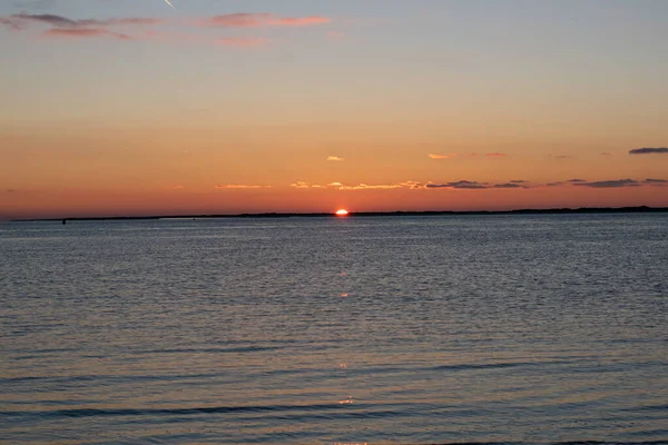 Спокойный Вид Море Закатом Солнца Горизонте Нордерни Германия — стоковое фото