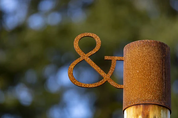 Rusty Rustic Vintage Symbol Sign Out Focus Blurred Natural Dark — Stock Photo, Image