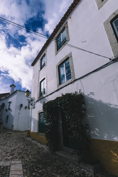 Plano Bajo Ángulo Del Edificio Fachada Largo Calle Cascais Portug — Foto de Stock