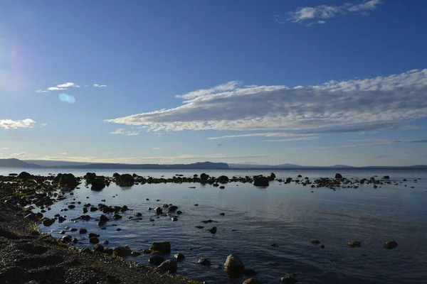 Rotsachtige Kust Van Lake Taupo Nieuw Zeeland — Stockfoto