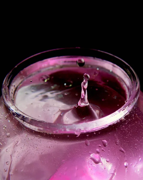 Een Selectieve Focus Shot Van Water Een Glazen Pot Met — Stockfoto
