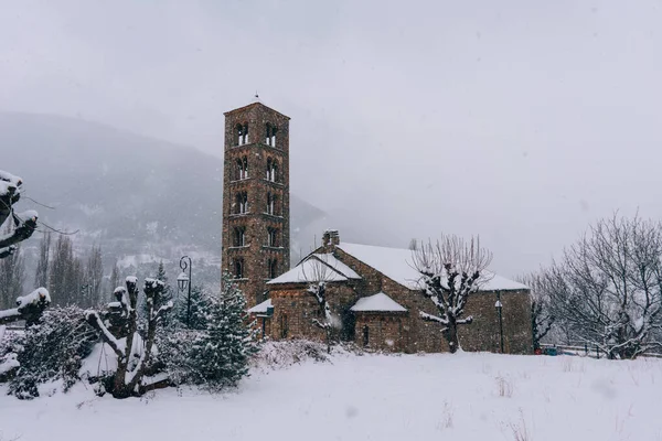 Pemandangan Musim Dingin Yang Indah Dengan Rumah Kosong — Stok Foto