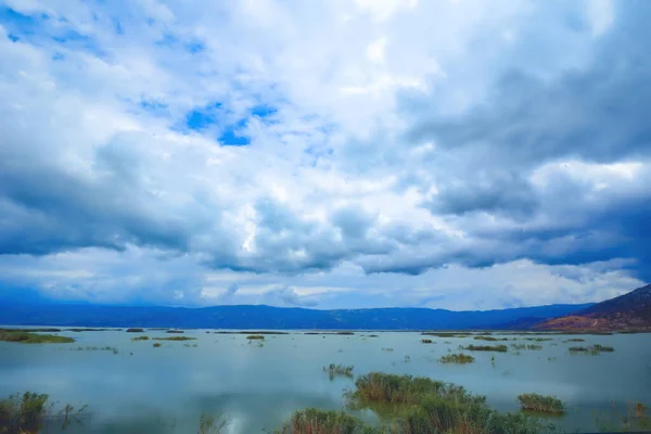 Una Hermosa Vista Del Lago Carla Bajo Cielo Nublado Grecia — Foto de Stock