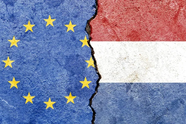 Národní Vlajky Nizozemí Popraskané Betonové Zdi Koncepce Politických Vztahů — Stock fotografie