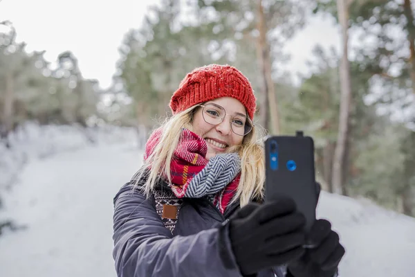 Girl Enjoying Winter Taking Selfie While Snowing — стоковое фото