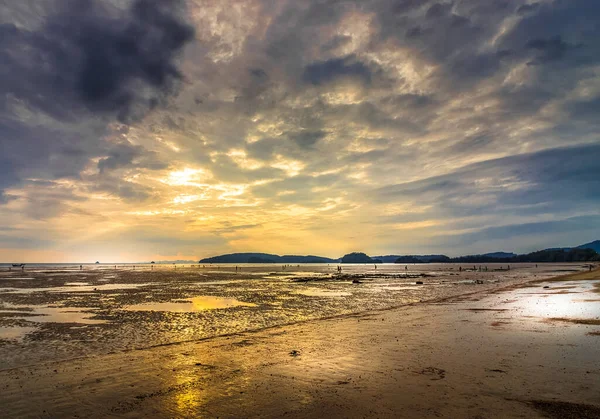 日落时泰国海岸上的沙滩 — 图库照片