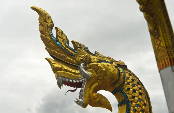 Testa Mitologico Serpente Naga Nel Tempio Wat Nong Sikhounmuang Luang — Foto Stock