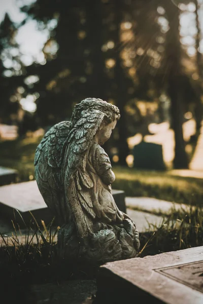 Vertical Shot Small Angel Statue Cemetry — Stock Photo, Image