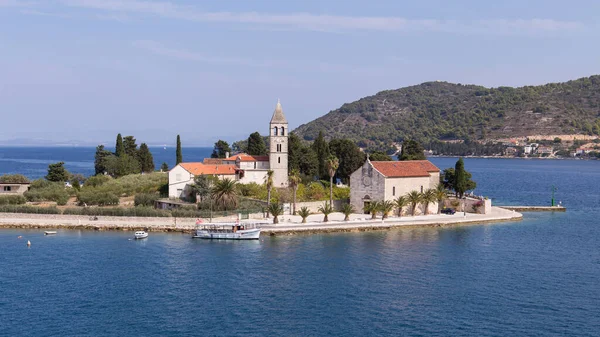 Schattig Schiereiland Met Kapel Vis Kroatië — Stockfoto