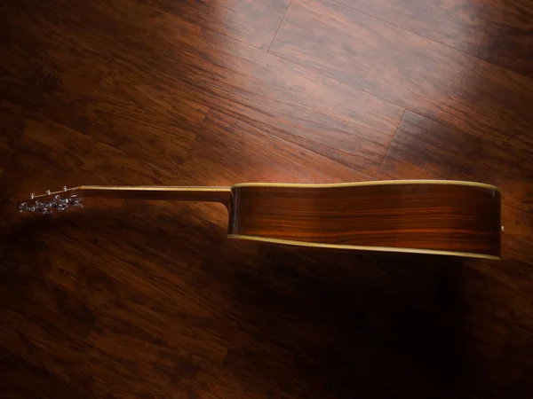Gitara Akustyczna Drewnianym Tle — Zdjęcie stockowe