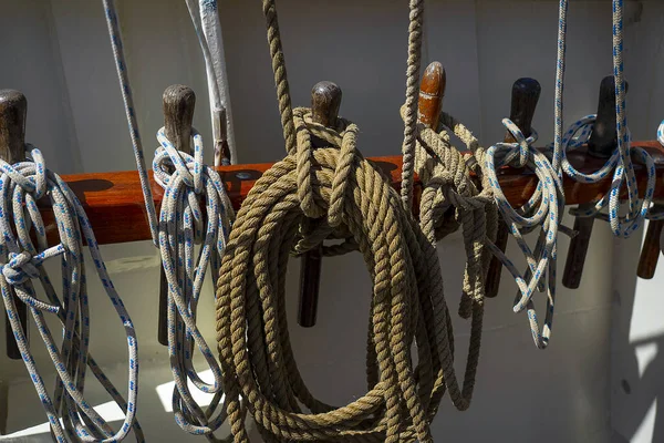 Крупним Планом Знімок Мотузок Палубі Корабля — стокове фото