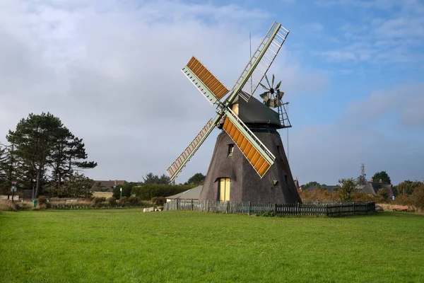 Primer Plano Del Molino Viento Nebel Contra Cielo Azul Amrum —  Fotos de Stock