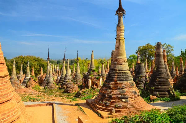 Disparo Pagodas Indein Lago Inle Myanmar — Foto de Stock