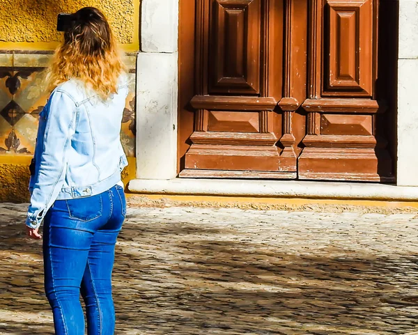 Una Vista Posteriore Una Giovane Donna — Foto Stock