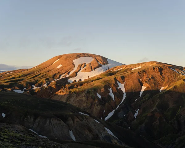 Μια Όμορφη Θέα Ενός Βουνού Κάποια Χιονισμένα Μέρη Κατά Διάρκεια — Φωτογραφία Αρχείου