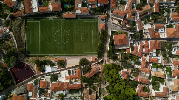 Een Luchtfoto Van Het Voetbalveld Gebouwen Van Het Griekse Hydra — Stockfoto