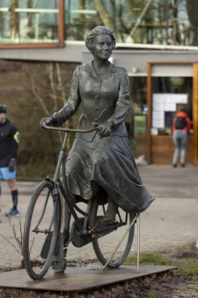 Rheden Nederland Dec 2020 Close Standbeeld Van Koningin Beatrix Fiets — Stockfoto